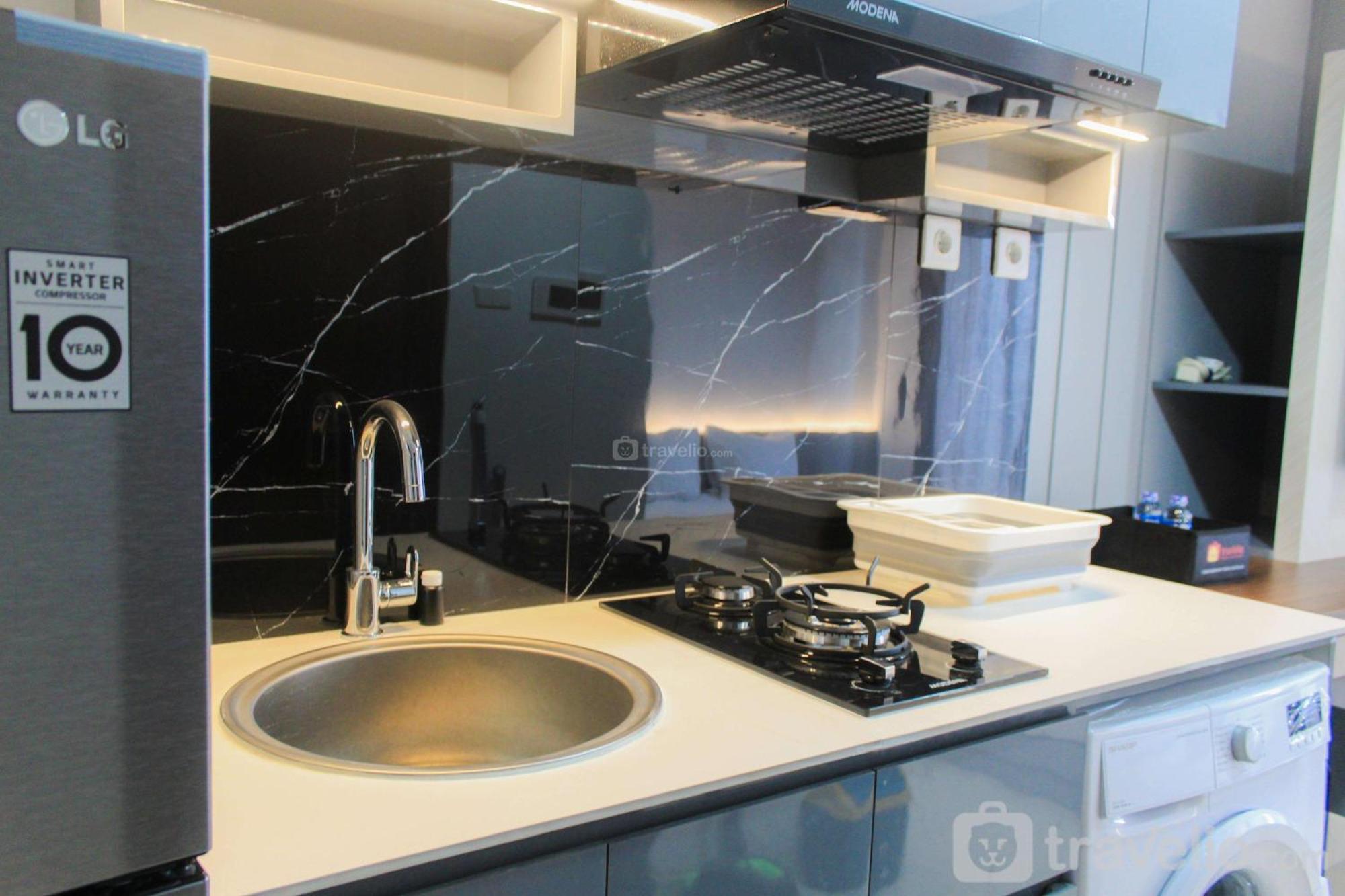 Homey And Comfort At West Vista By Travelio * Jakarta