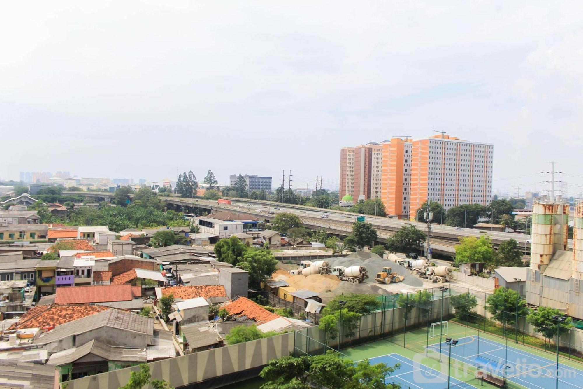 Apartment Homey And Comfort At West Vista By Travelio